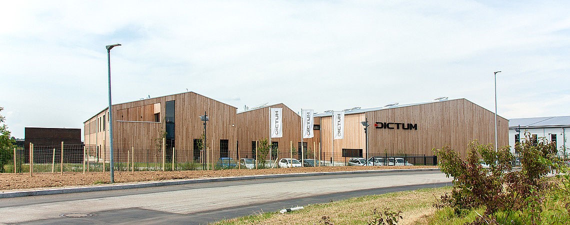 Foto Firmenzentrale und Logistikzentrum, Plattling